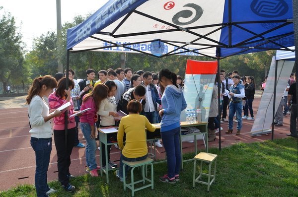 鄭州職業(yè)技術(shù)學(xué)院舉行2013屆畢業(yè)生校園招聘會暨就業(yè)啟動儀式