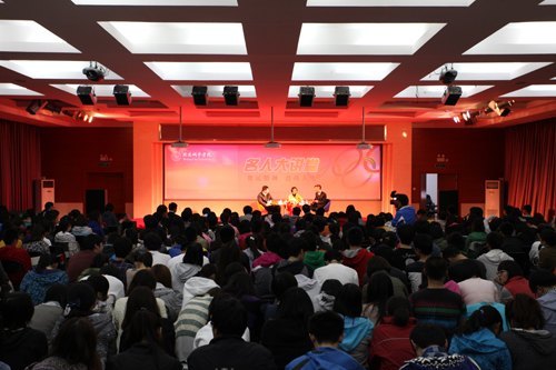 中國(guó)國(guó)家射擊隊(duì)王義夫、易思玲作客北京城市學(xué)院“名人大講堂”