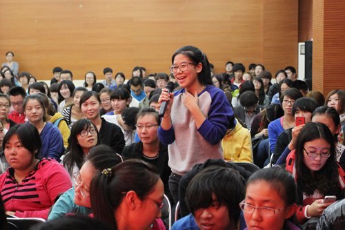 中國(guó)國(guó)家射擊隊(duì)王義夫、易思玲作客北京城市學(xué)院“名人大講堂”