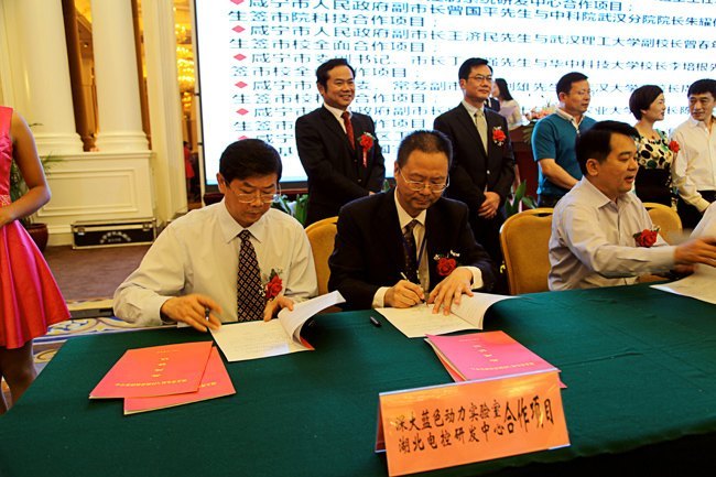 學(xué)校新添省級校企共建研發(fā)中心 肩負(fù)“科研 教學(xué) 學(xué)科建設(shè)”三大任務(wù)