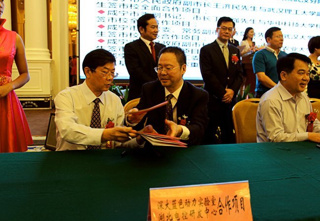 學(xué)校新添省級校企共建研發(fā)中心 肩負(fù)“科研 教學(xué) 學(xué)科建設(shè)”三大任務(wù)