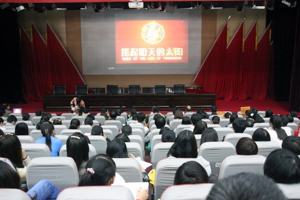 《鄭州教育》通訊員會議在鄭州職業技術學院召開