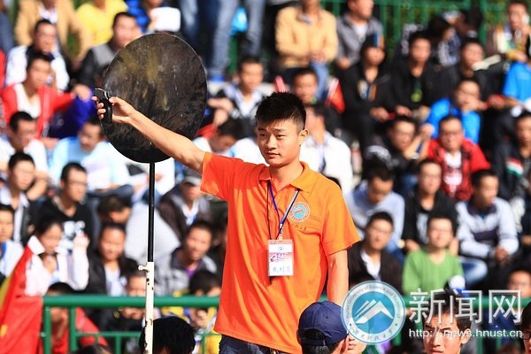 【校運會視點】累并快樂著 志愿者裁判風采正飛揚