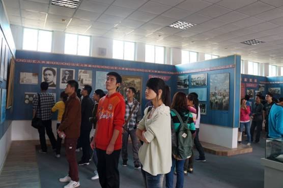 (圖文)學習英烈 發奮學習 立志成才——2012年“概論”課實踐教學圓滿完成