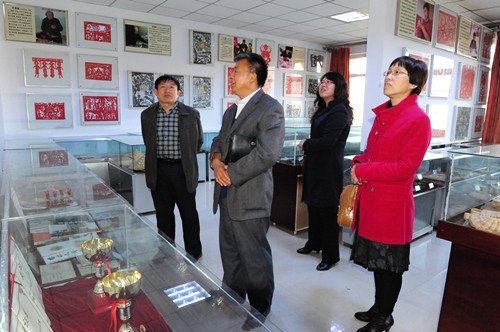 省特色文化研究基地建設(shè)情況檢查組蒞臨通化師范學(xué)院進(jìn)行工作檢查