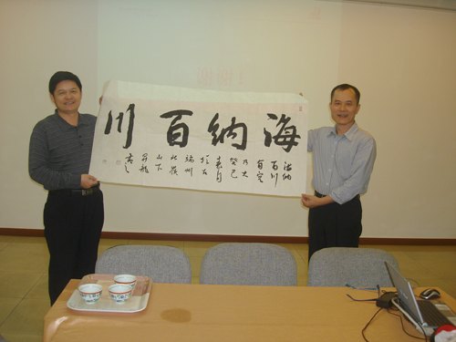 和飛順德探訪校友 校友表態(tài)反哺母校