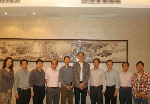 和飛順德探訪校友 校友表態(tài)反哺母校