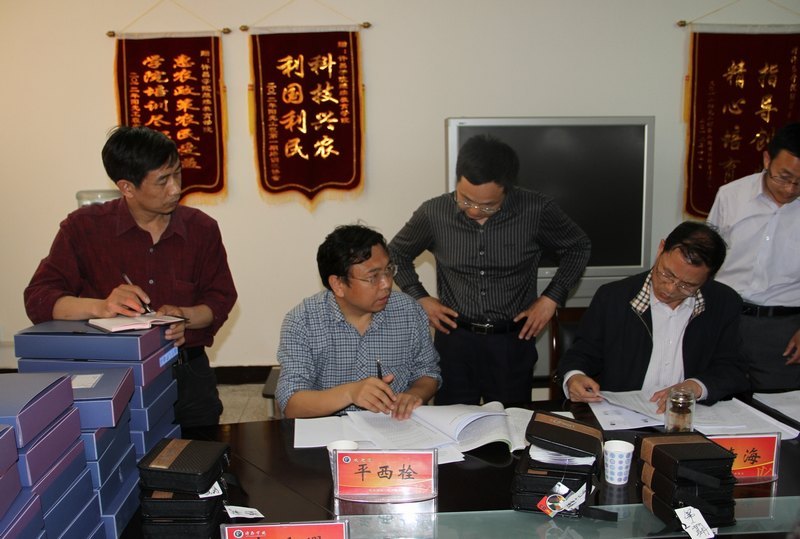 河南省農業廳專家組到許昌學院檢查驗收“陽光工程”農業創業培訓工作