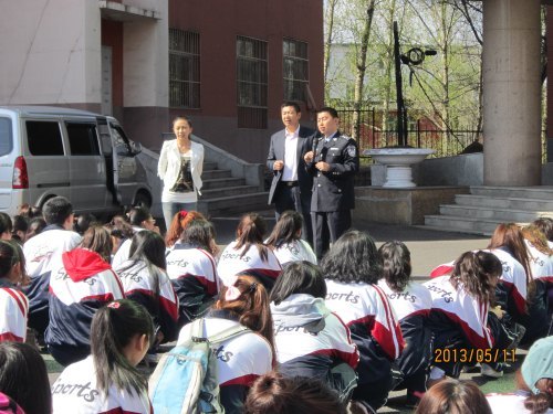 物理、化學(xué)學(xué)院聯(lián)合保衛(wèi)處開展應(yīng)急疏散演練