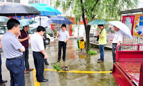 校領導巡察校園安全隱患