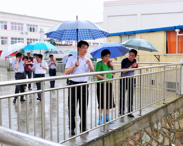 校領導巡察校園安全隱患