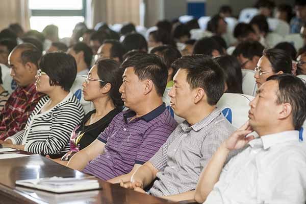 中國藏學(xué)研究中心原黨組書記朱曉明研究員來校講學(xué)