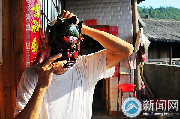 湖南科技大學(xué)師生遠(yuǎn)赴懷化山區(qū) 探尋非物質(zhì)文化遺產(chǎn)——神秘的儺戲