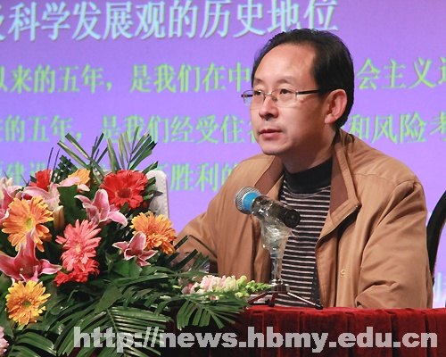 【學(xué)習(xí)十八大精神】學(xué)校組織團(tuán)學(xué)干部學(xué)習(xí)十八大精神