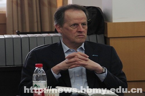 英國德比大學霍頓教授一行來湖北民族學院訪問