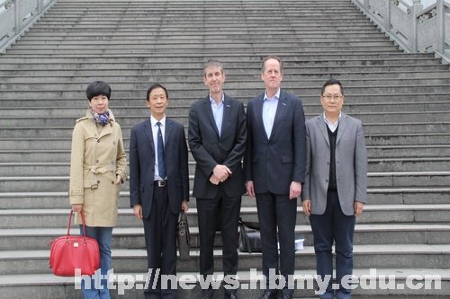 英國德比大學霍頓教授一行來湖北民族學院訪問