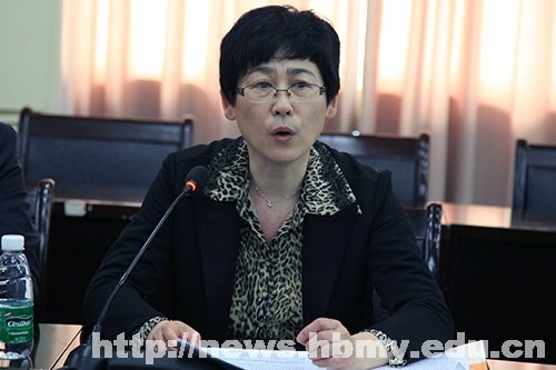 人民衛生出版社領導應邀來湖北民族學院醫學院指導教材建設