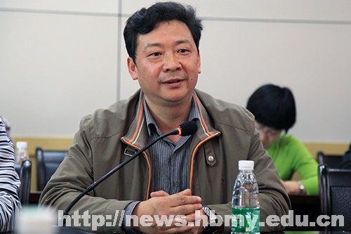 人民衛生出版社領導應邀來湖北民族學院醫學院指導教材建設