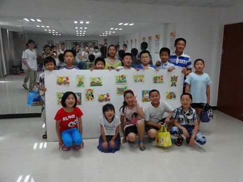 (圖文)大手拉小手,童心中國夢——安徽工業大學工商學院雨山區暑期社會實踐隊赴貴都社區傳遞愛心
