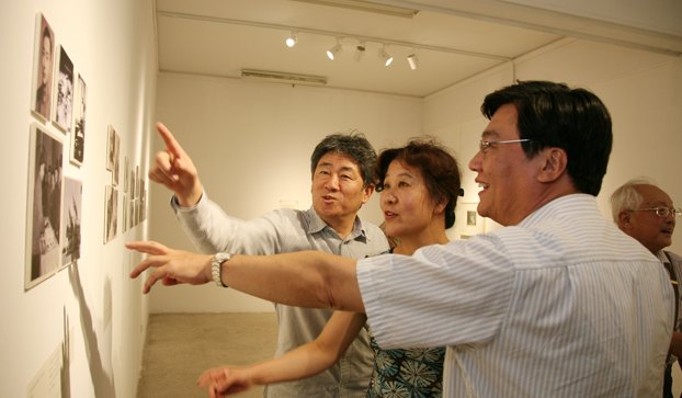 淡泊名利 用心鉆研——“李宏仁石版教學(xué)研究展”開幕