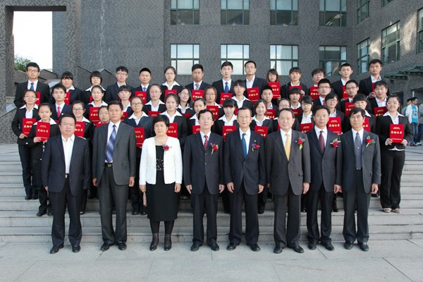 吉林農(nóng)業(yè)科技學院舉行吉林省教育基金優(yōu)秀特困生獎學金頒獎典禮吉林農(nóng)業(yè)科技學院舉行吉林省教育基金優(yōu)秀特困生獎學金頒獎典禮