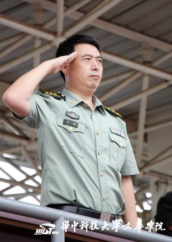 華中科技大學文華學院舉辦2013級新生軍訓動員大會