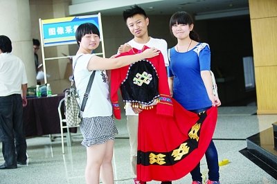 《揚子晚報》、《現代快報》等報道南京藝術學院2013級新生入學