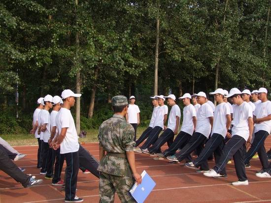 北京城市學(xué)院2013級新生軍訓(xùn)圓滿結(jié)束