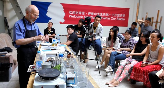 法國畫家克勞德?伊維爾應(yīng)邀在油畫系講學(xué)