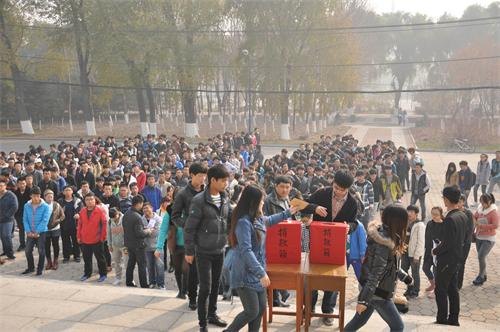 行動彰顯愛心 奉獻鑄就希望行動彰顯愛心 奉獻鑄就希望