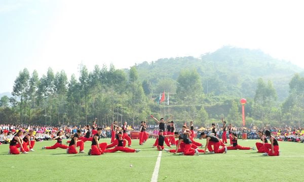 三明學(xué)院第八屆“動(dòng)感地帶杯”田徑運(yùn)動(dòng)會(huì)隆重開(kāi)幕