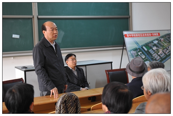 “老年節”離退休人員參觀新校區