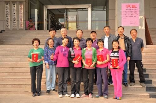 湖北工業大學參加洪山區老年乒乓球比賽取得優異成績