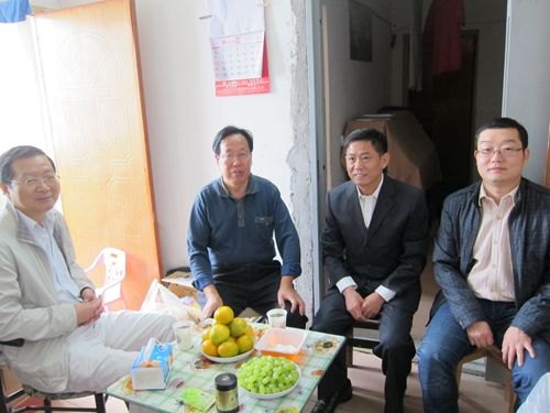 商貿學院領導慰問教師代表,廣泛征求意見建議