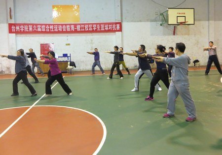 校工會組織舉辦教職工太極拳培訓(xùn)