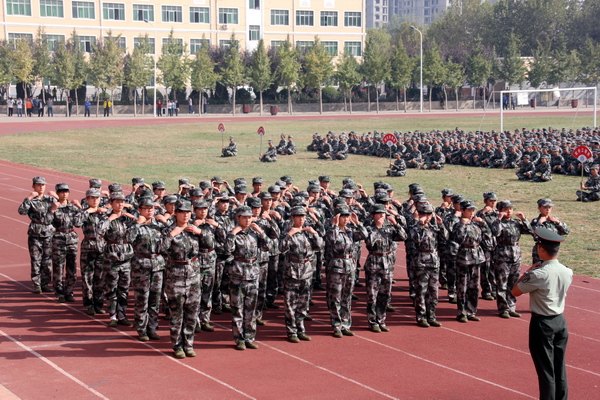 鄭州職業(yè)技術(shù)學(xué)院隆重舉行2013級(jí)新生開(kāi)學(xué)典禮暨軍訓(xùn)總結(jié)大會(huì)