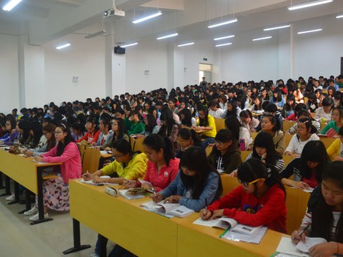 云南師范大學(xué)商學(xué)院2013年入黨積極分子培訓(xùn)班開(kāi)班