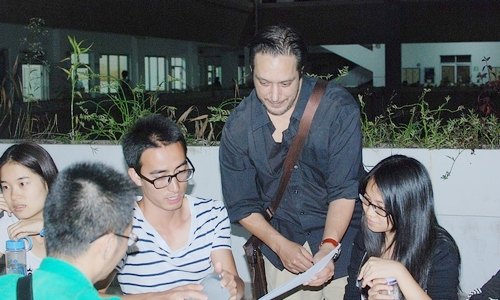 自主選 開口說 英語角新形式吸引師生積極參與