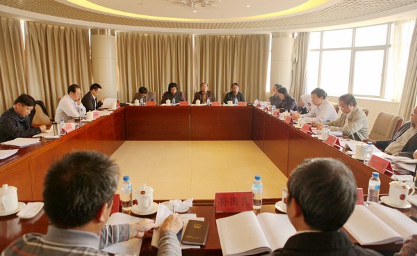 景德鎮(zhèn)陶瓷學(xué)院黨委召開教育實(shí)踐活動(dòng)專題民主生活會(huì)