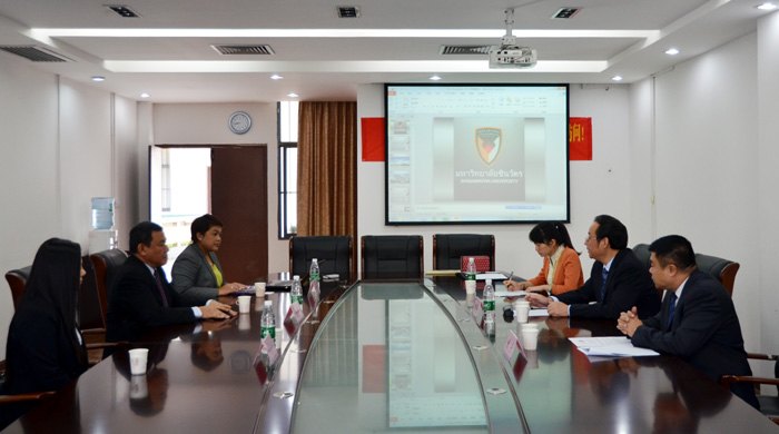 李豐生院長(zhǎng)會(huì)見(jiàn)泰國(guó)欽那瓦大學(xué)校長(zhǎng)代表團(tuán)