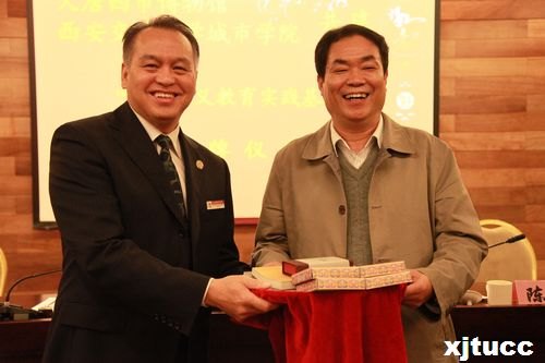 西安交通大學(xué)城市學(xué)院愛國主義教育暨教學(xué)實(shí)驗(yàn)基地掛牌儀式隆重舉行