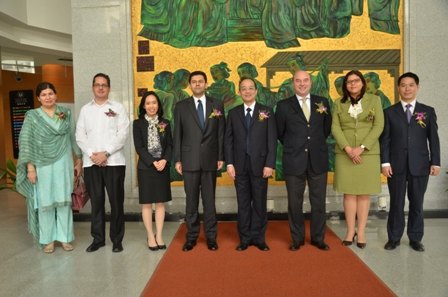 副校長宋立群會見出席東華大學(xué)第五屆國際文化節(jié)的國際來賓