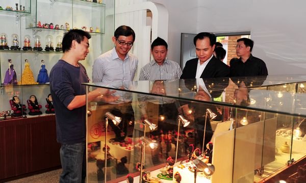 新加坡駐廈門總領事羅德杰一行來校參訪