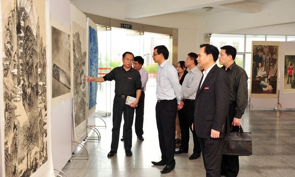 新加坡駐廈門總領事羅德杰一行來校參訪