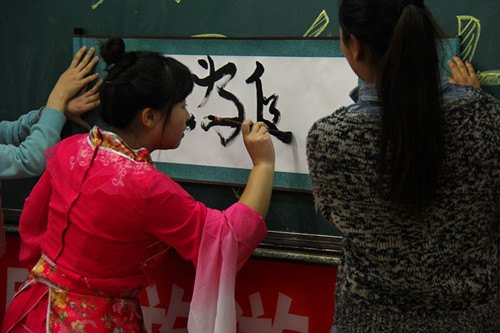 里仁學(xué)院舉行首屆“旅游之星”導(dǎo)游風(fēng)采大賽復(fù)賽