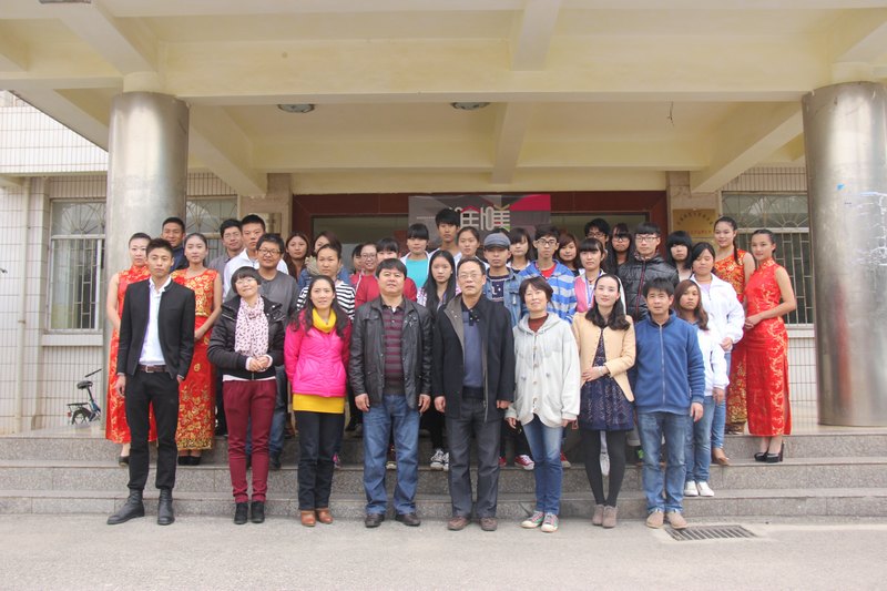 云南師范大學商學院學子導演微電影《面具》舉行開拍儀式