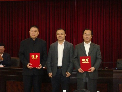 廣東石油化工學院與中國人民銀行茂名市中心支行簽訂產學研合作框架協議
