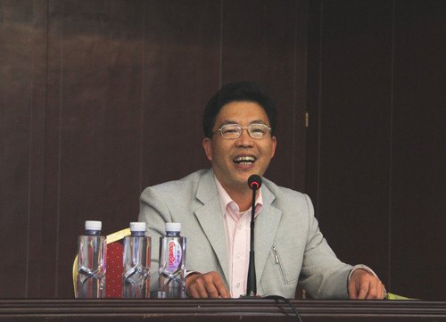 扎根山區傾心教育 “全國模范教師”廖統生作校友報告會