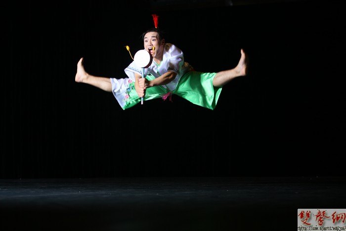 【視頻】古心個(gè)人舞蹈作品專(zhuān)場(chǎng)演出獲好評(píng)