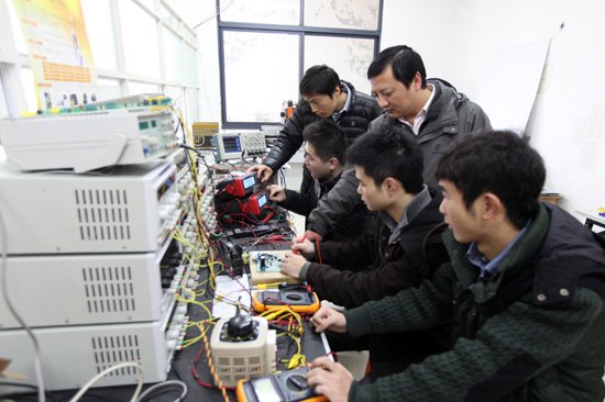 南京理工大學(xué)泰州科技學(xué)院在2013年全國(guó)大學(xué)生電子設(shè)計(jì)競(jìng)賽中喜獲佳績(jī)